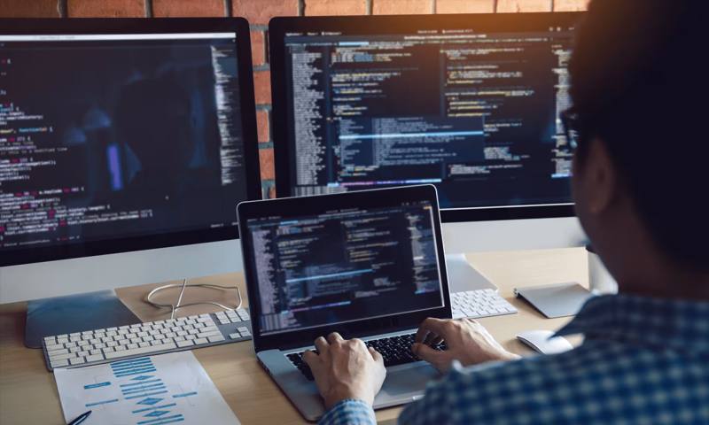 数据科学选型：R与Python如何赋能凤山县网站建设？